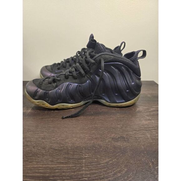 Athletic_Shoes